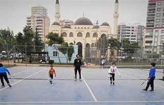 Seyhan’dan 3 ayrı noktada tenis kursu