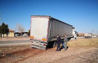 Seyir halinde kalp krizi geçiren sürücü tırı...