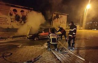 Seyir halindeki otomobil yandı
