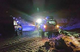 Siirt’te kar nedeniyle mahsur kalan hasta kadın...