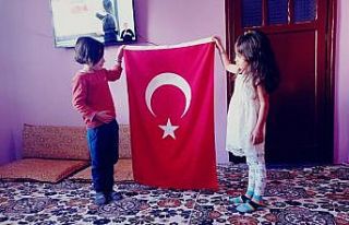 Siirt’te köy öğrencileri bayrak töreni eşliğinde...