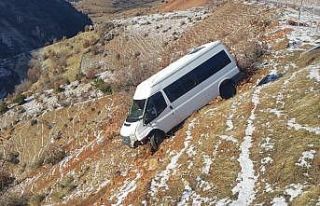 Siirt’te minibüs şarampole yuvarlandı: 11 yaralı