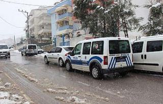 Silahını temizlerken yanlışlıkla kendini vurdu