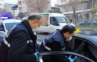 Silahla oynarken kendini yaraladı