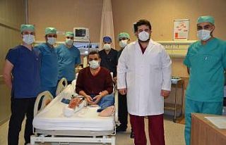 Silahla yaralanan şahsa damarlı kemik ve doku nakli...