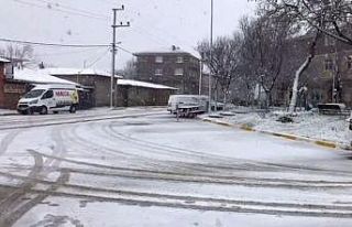 Silivri’de kar yağışı etkili oluyor