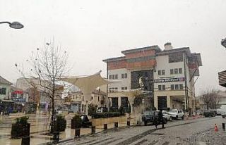 Sındırgı ve Gönen ilçelerinde kar yağışı...