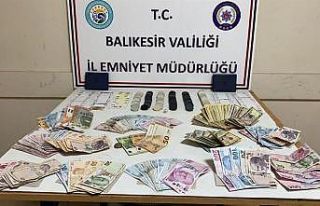 Sındırgı’da kumar oynayan 21 kişiye 100 bin...