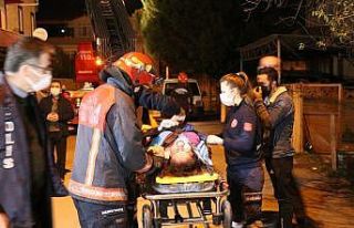 Sinir krizi geçiren kadın mahalleliyi sokağa döktü