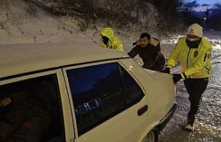 Sinop’ta emniyet güçlerinin kar mesaisi