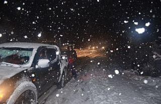 Şırnak’ta yüzlerce araç yolda mahsur kaldı