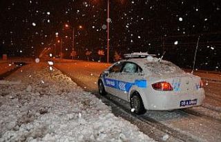 Sivas-Kayseri karayolunda 8 araç mahsur kaldı