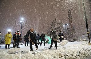 Sivas Valisi ve Belediye Başkanı tarihi kent meydanında...