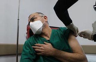 Sivas’ta sağlık çalışanlarına aşılama çalışması...