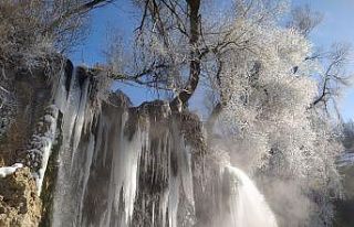 Sızır Şelalesi dondu, ortaya eşsiz bir manzara...