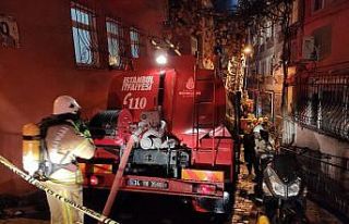 Şizofren hastası ailesi ile yaşadığı evi ateşe...