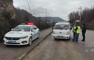 Sokağa çıkma kısıtlamasında trafik denetimleri...