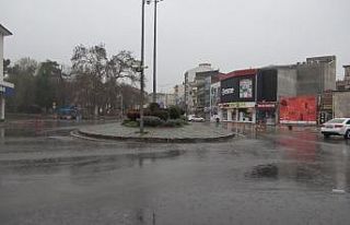 Sokağa çıkma yasağında sokaklar bu kez yağmurla...