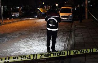Sokak ortasında silahlı saldırı: 2 yaralı