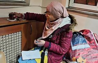 Sokakta donmak üzere olan evsiz kadını polis kurtardı