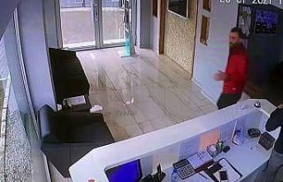 Sonik patlamada dışarı çıkan vatandaşların...