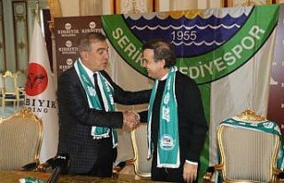 Suat Kaya, Serik Belediyespor’un teknik direktörü...