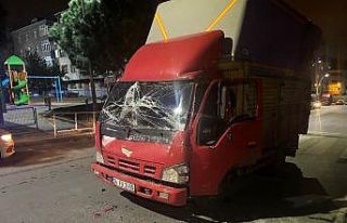 Sultangazi’de iki kamyonet çarpıştı: 1 yaralı