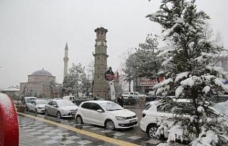 Sungurlu’da yılın ilk karı yağdı