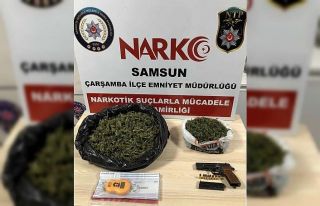 Şüpheli araçtan 1 kilo esrar çıktı