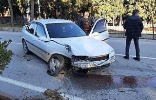 Sürücüsünün hakimiyetini kaybettiği otomobil...