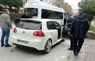 Takip ettikleri otomobile kurşun yağdırdılar