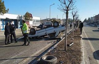 Takla atan otomobilden hafif sıyrıklarla kurtuldular
