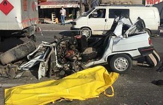 Tankere çarpan otomobilin sürücüsü hayatını...