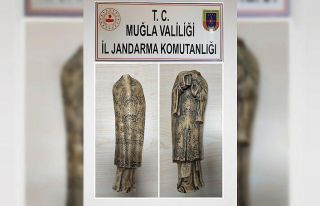 Tarihi heykeli satmak isterken yakalandı