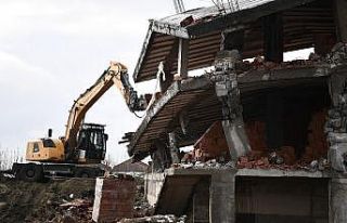 Tarım arazisindeki kaçak bina yıkıldı