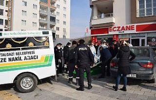 Tartıştığı eşiyle görüntülü görüşme yapıp...