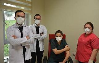 Tek yumurta ikizi doktorların aynı hastanede korona...