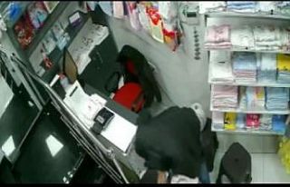 Tekerlekli sandalyeli ’cep telefonu’ hırsızları...