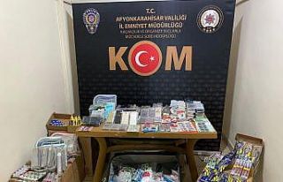 Telefon tamircilerine kaçak parça satan şahıs...