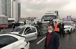 Tem Otoyolu’nda 12 aracın karıştığı zincirleme...