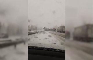 TEM otoyolunu kapatan kaza kamerada