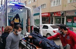 Ters yöne giren motosiklet otomobile böyle çarptı