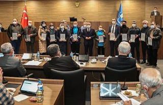 Teşekkür plaketi ile ödüllendirildiler