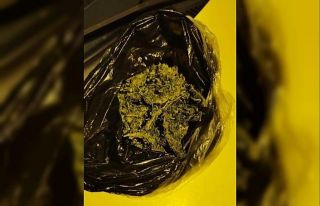 Ticari taksi içindeki şahısların üzerinden uyuşturucu...