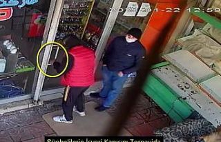 Tornavida ile kapıyı açarak marketi soydular