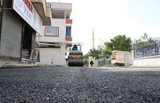Toroslar’da sıcak asfalt çalışmaları devam...