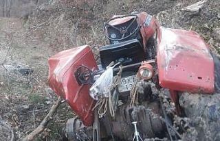 Traktör şarampole devrildi; 2 ağır yaralı