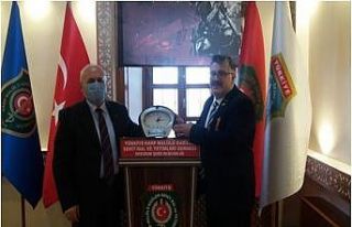 TSK Mehmetçik Vakfı pandemi döneminde ziyaretlerini...