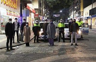 TÜGVA’lı gençlerden görev başındaki polislere...