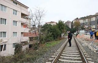 Tünel inşaatındaki patlatma sırasında evler zarar...